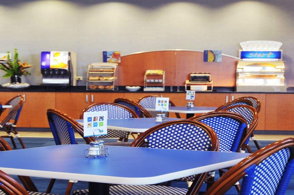 Holiday Inn Express Hotel & Suites Norfolk Airport By Ihg Exterior foto