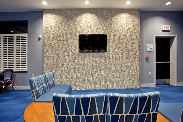 Holiday Inn Express Hotel & Suites Norfolk Airport By Ihg Exterior foto